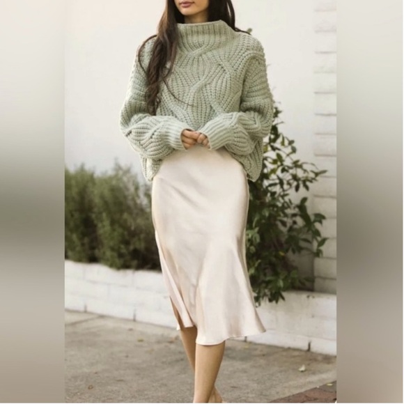Dresses & Skirts - Midi satin skirt
